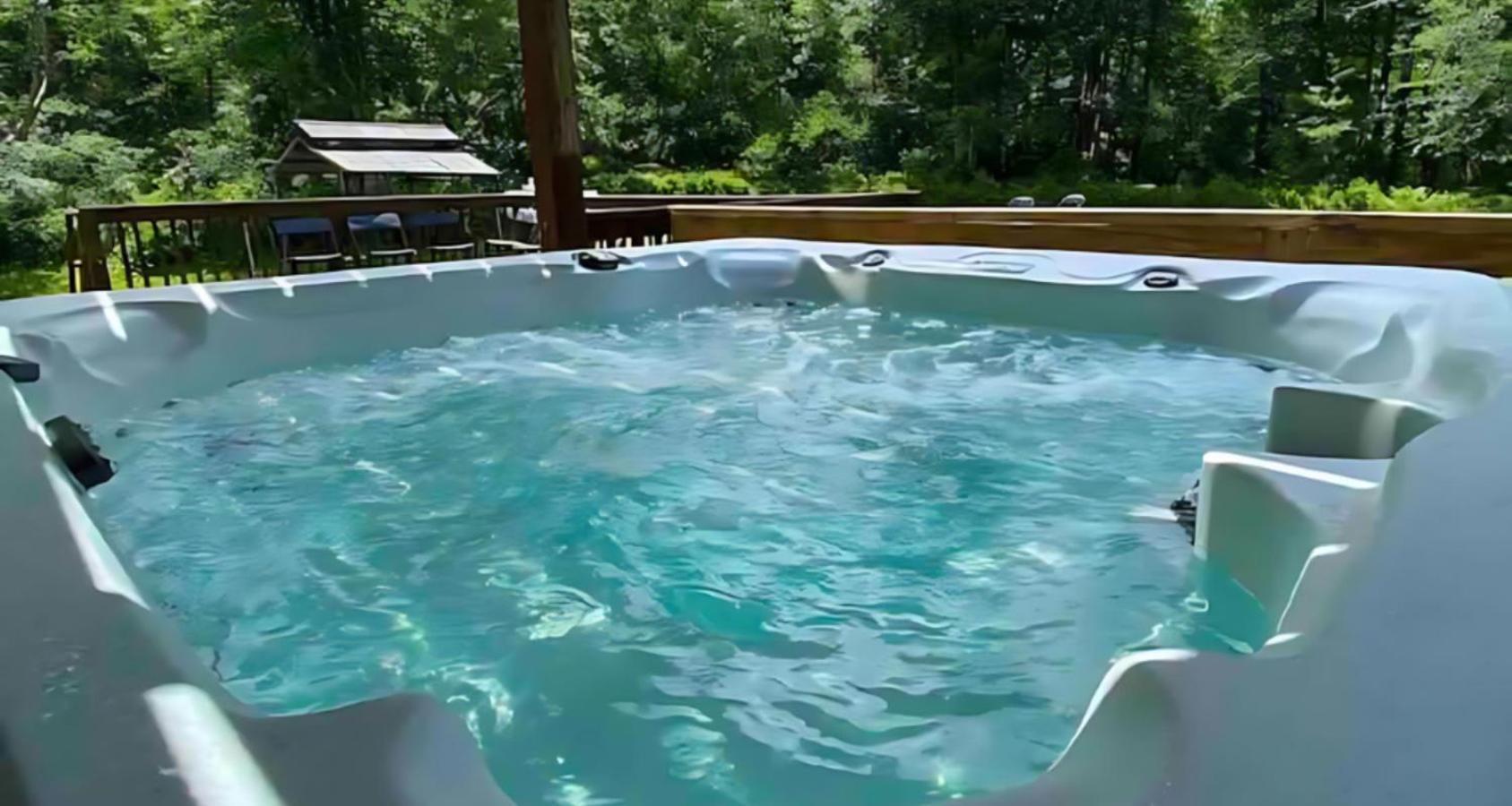 Peaceful Pocono Home With Hot Tub, Gym, & Office Long Pond المظهر الخارجي الصورة