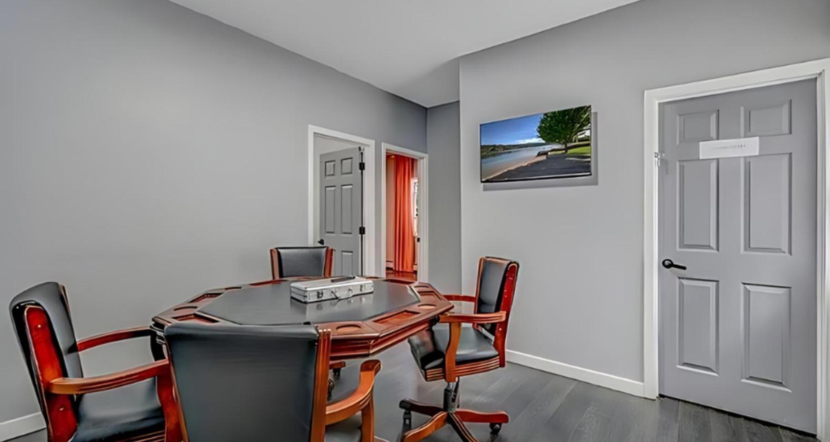 Peaceful Pocono Home With Hot Tub, Gym, & Office Long Pond المظهر الخارجي الصورة